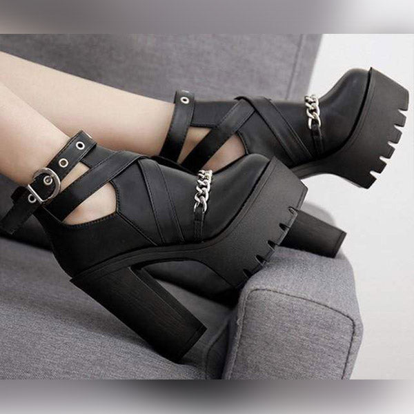 Retribution Chain Boots